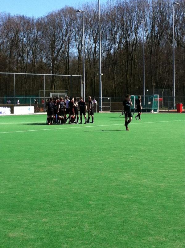 D1 gewonnen van Evergreen, H1 begint nu tegen Zwart-Wit!! Kom kijken op er sc!