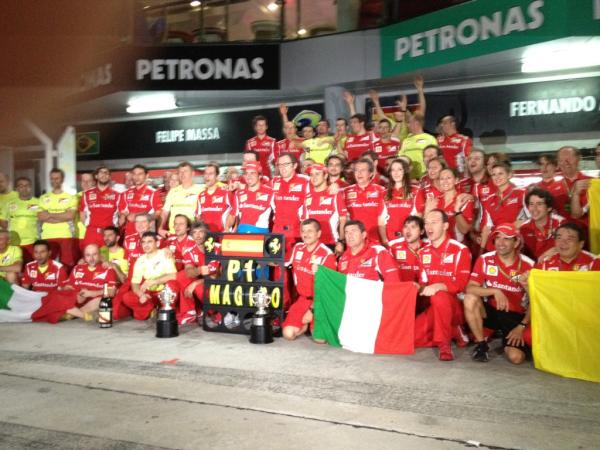 alo_oficial's tweet photo. Acabada la prensa y las reuniones feliz de celebrar con el equipo. Ganamos juntos/perdemos juntos. Son los mejores!! http://t.co/XXKsHWoJ