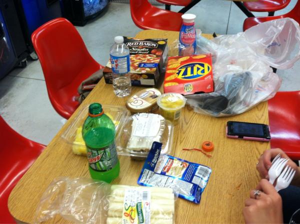 sam_finnegan's tweet image. @kiiimberlytopel #checkerproblems #baggerproblems #fattyproblems lolol I love fun days at work :)