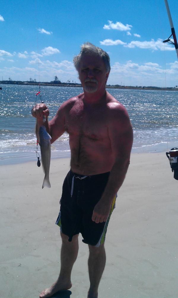 WhitneyL32's tweet photo. At the beach, my dad just caught his first fish this season! http://t.co/vI9YMjzM