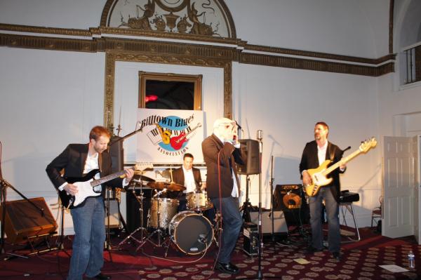 billtownblues's tweet photo. The show is ending with our final act, Roy G. Blues http://t.co/aSgmuj34