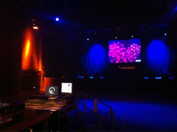 baumskie's tweet photo. oh what a Night! ..a Dream came true.. http://t.co/0PBcOz0A