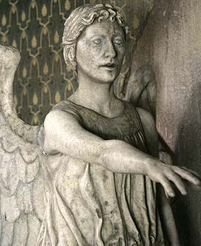 theduckavenger's tweet image. #ItDoesntLookGoodWhen you find a picture of a Weeping Angel. Don&apos;t blink.