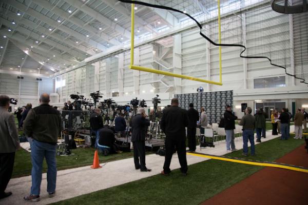 SportsCenter's tweet photo. Watch Tim Tebow's introductory news conference at NOON ET on SportsCenter (ESPN). Cameras prep for #TebowTalks: http://t.co/hElLLsd8