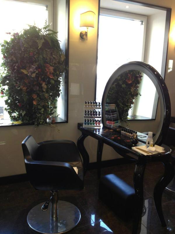 MaisonMami's tweet photo. La Manicure con ZOYA... http://t.co/YVAvvdSj