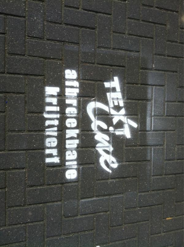 textlinereclame's tweet image. Leuke #guerrilla actie op de beurs morgen, je struikelt er bijna over #Textline