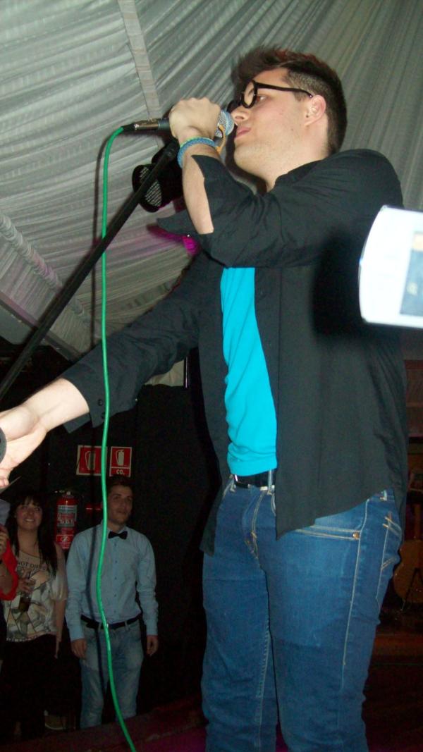 juanje_holder's tweet image. @rushsmith cantando en el #vlogfest