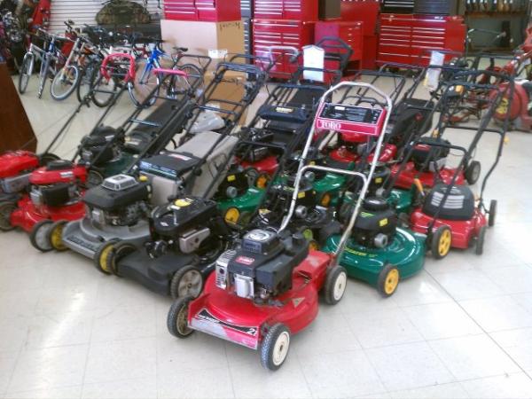 MoneyTownPawn's tweet photo. We have allot of nice lawnmowers right now! come check em out. http://t.co/2lV3D8ao