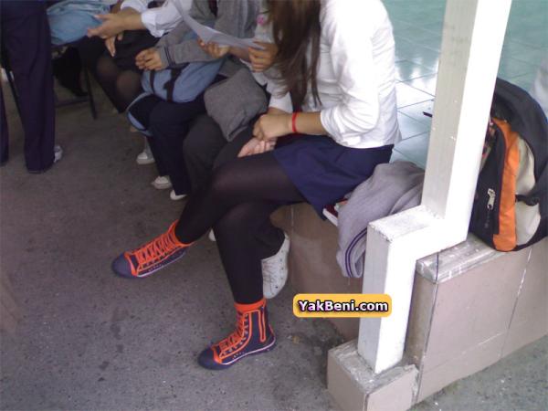 ayakları yere değiyor :)