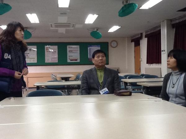 ubtj1's tweet photo. 인창중학교 유비모임에 교장헌생님도 함께하고 계십니다..^^ http://t.co/HNo16JnE