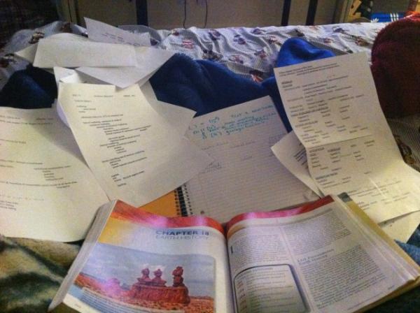 m3fonz's tweet image. Up grinding like I'm broke while you sleeping like your rich. #2midterms