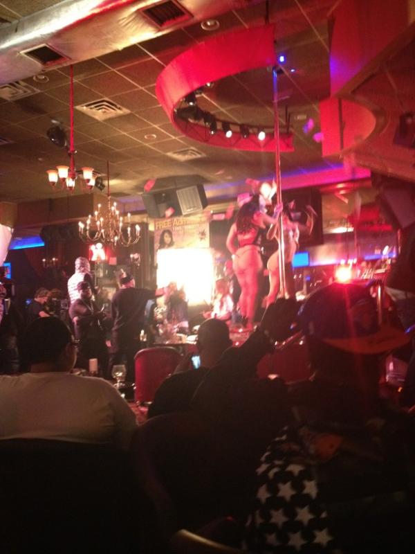 C_H_E_MaCHete's tweet image. At frech montana video shoot #indaloop