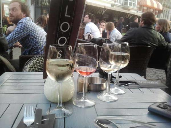 silkeissuper's tweet image. Wijntje at #cloos Den Haag!  Met @nikdejonghe !!