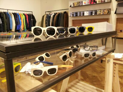 found_store's tweet photo. 안녕하세요 F.OUND STORE입니다! 오늘 따끈따끈한 안경 브랜드 Grafik plastic 상품이 다량 입고 되었습니다! THANKS GOD ITS FRIDAY!! CHECK THIS STUFF!! http://t.co/p3cNT9R1