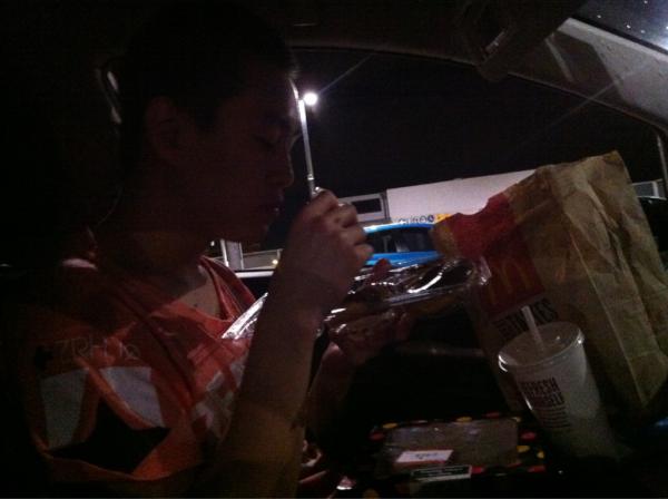 JooceDaz's tweet photo. End of week feast in the car <3 http://t.co/ykdN4N47