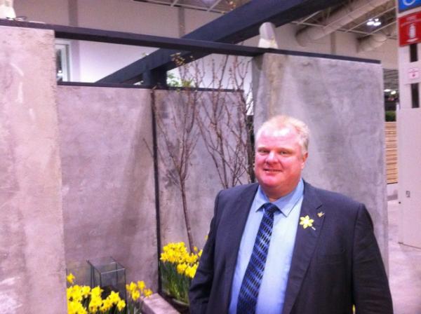 Tetsuo1000's tweet photo. Hanging with the Mayor @canadablooms http://t.co/FPmmz27r