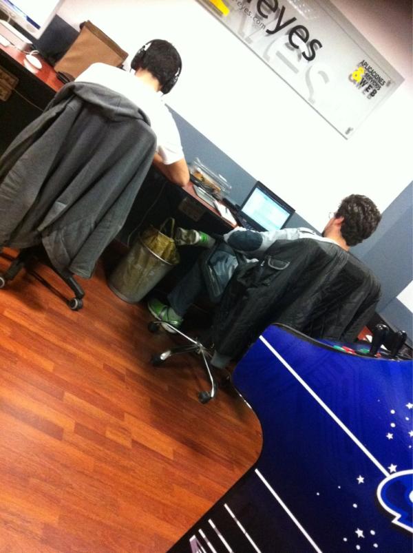 speedprog's tweet image. Están enchufados y no sienten el dolor #speedprogramming