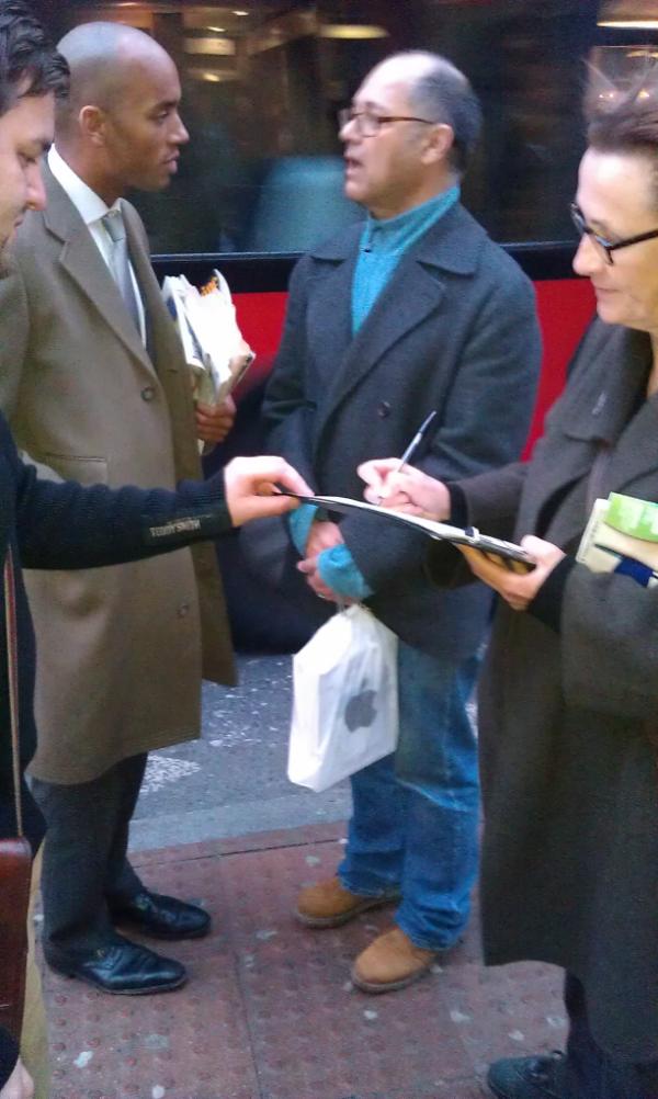 Bikes2Brixton's tweet photo. Great petition sign-up session in #Brixton with @ChukaUmunna @ck223 &amp; @PollardTom - at least 100 more signatures added http://t.co/ClSiH4aM