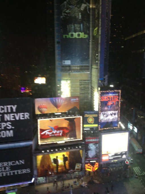 My view of Times Square tonight at a different hotel. http://t.co/Vyw5RwNZ