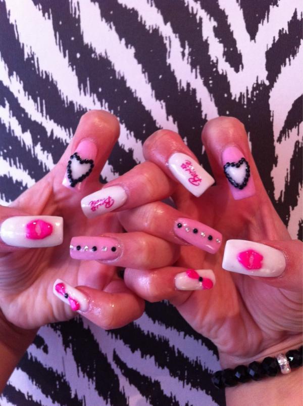 TheBeautyBout's tweet photo. Barbie Nails!! Xx http://t.co/66ivulRU