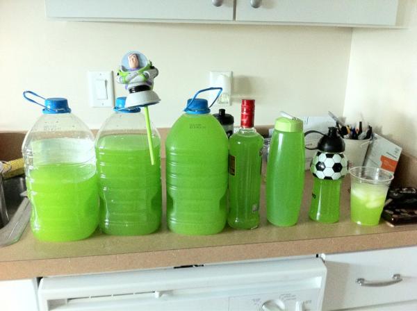 DPalaci's tweet photo. El Dia de los Verdes @coach_ray22 @ihosbel @katrinax3 #ohgreengougalymougaly http://t.co/ygxxCbJT