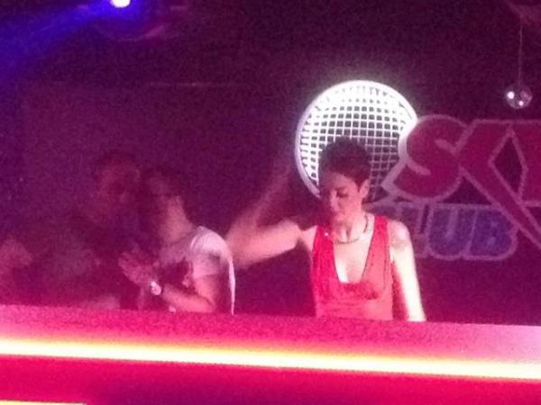 SKY__CLUB's tweet photo. dün geceden bir kare.... http://t.co/CI0Ez4Sn