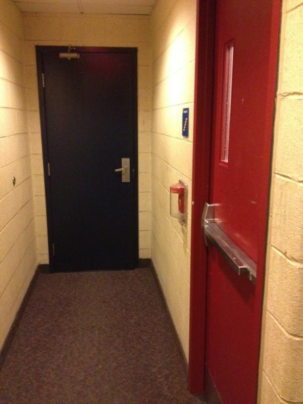 sydney_neilson's tweet image. CLOSING THIS IS A FIRE HAZARD #resproblems #ryersonproblems