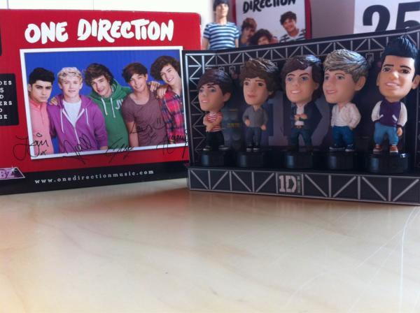 1DHavThat1Thing's tweet photo. Just added these to my collection of @onedirection merch..mum thinks I'm mad! found it in the kids section at years 5+ http://t.co/uJG1Mj6U