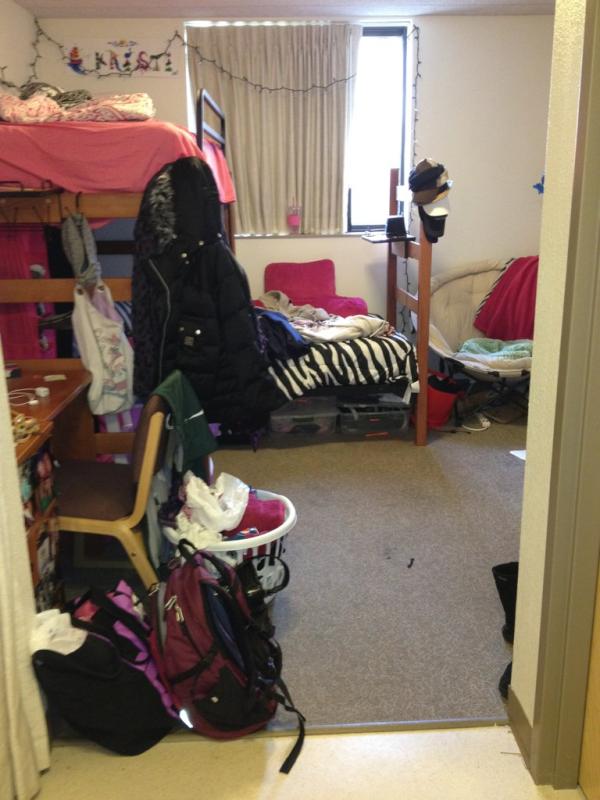 kristijayyy3's tweet image. :( where's my roomie? #lonely #springbreaksover @KatieLadie0725