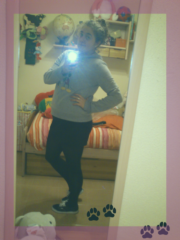 Look de tarde playeras, falda y sudadera #comodidadyestilo