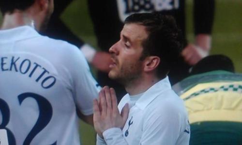 r3devil11's tweet image. #PrayForMuamba -