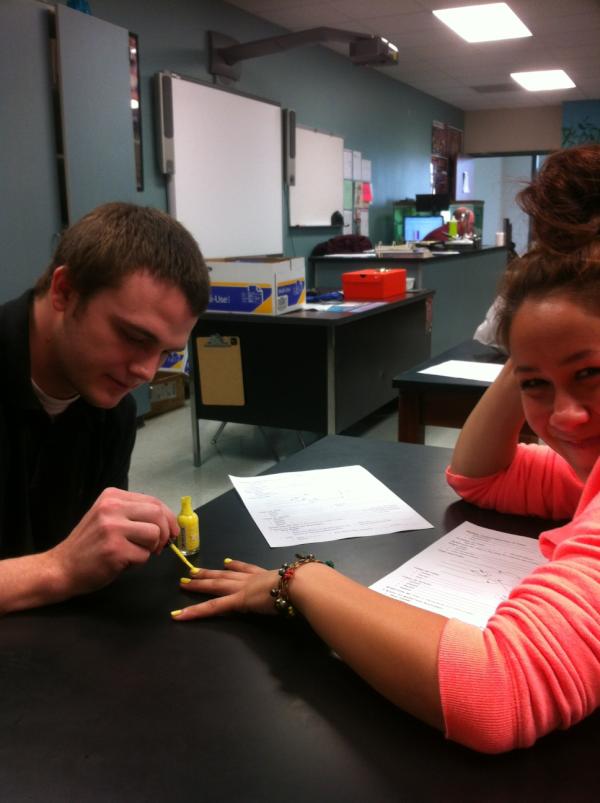 kgrubb321's tweet photo. Just paintin a sistas nails ;* !!!!!!!!!! In aqua sci <3 @dianeneverfales http://t.co/Jba83fGr