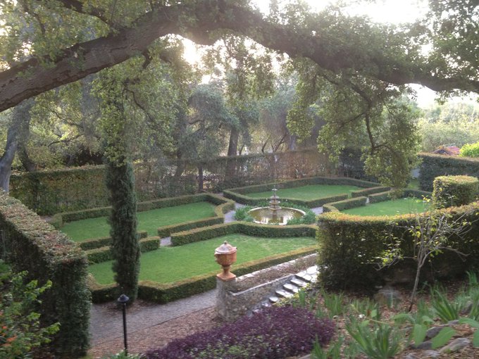 My office today.... On a beautiful set for a music video :D http://t.co/3GZZUsjX<a href="/tag/shhhfriday"class="tags"><span>#shhhfriday</span></a>