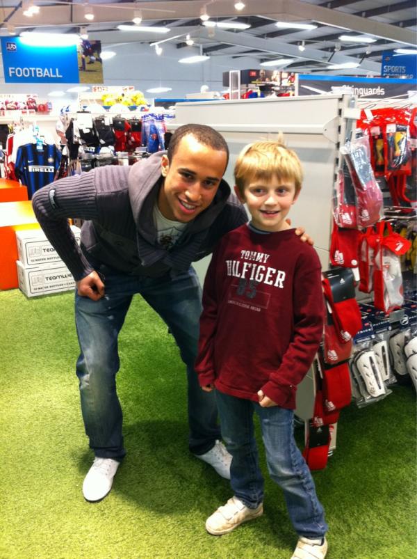 Another <a href="/andros_townsend/">Andros Townsend</a> sighting. This time in JJB Enfield.