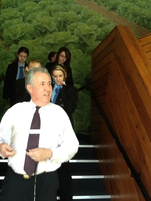 UoLNCFM's tweet image. Food Processing&apos;s Peter Whitfield taking visitors to see Britvic &amp; Marel in our food factory #appetiteforengineering