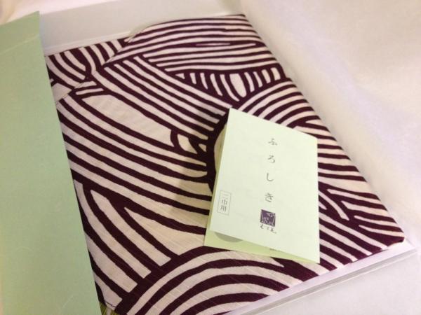 teruteru555's tweet image. 風呂敷もらった #ICASSP