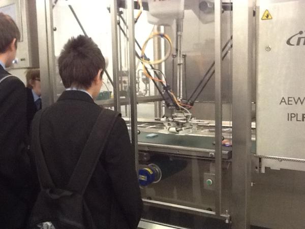 UoLNCFM's tweet image. Marel demonstrating how their robot works #appetiteforengineering