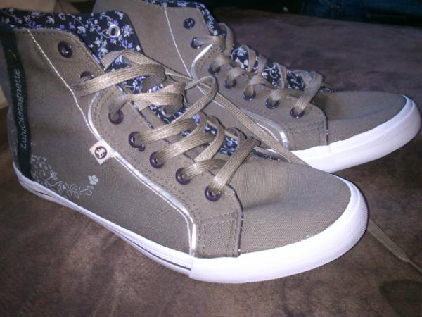 xMelyM's tweet photo. My new shoes only for 3€ http://t.co/hNXNytg7
