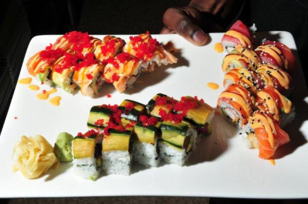 180MeridianG's tweet photo. Sushi Rolls http://t.co/HLKFbvK3
