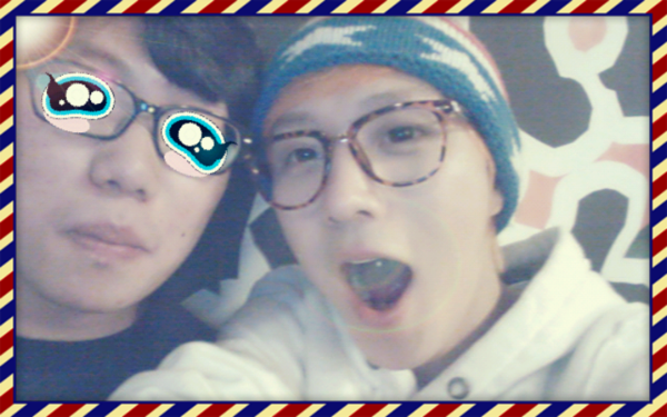 CHAOS_HJ's tweet photo. 3월22일 희재의 트위터=드디어!!!!!!!!날씨가 풀린거 같네영~완전 조으다^^* 갑자기 놀러가고싶은 마음이ㅜㅜ...오늘 하루는 어떻게 보내실꺼에영??그럼 오늘도 알찬하루 카오스도 알찬하루!♥♥
친구와의 셀카^^ http://t.co/sXrBppna