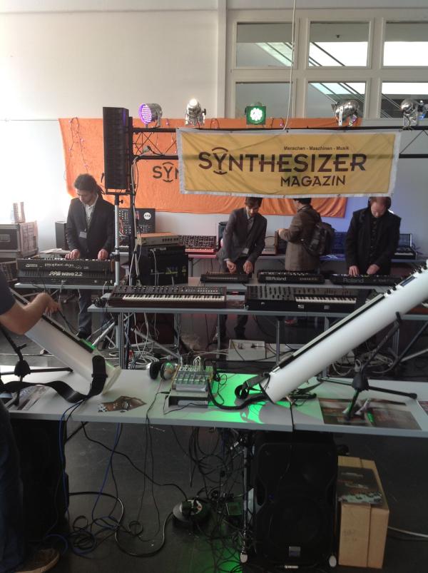 taniyan28's tweet image. ぬお！パラダイスだー！！ RT @Soundhouse_jp: アナログシンセ大集合してます。  #shsr