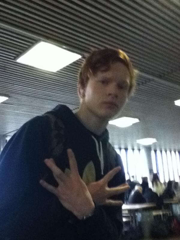 tgkvaran's tweet photo. Klukkan er bara að verða 10:00. #klukkan http://t.co/APnSFtXz