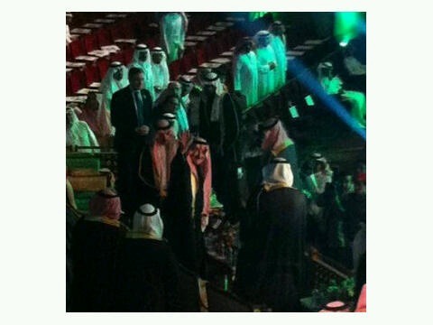 mawhiba's tweet photo. صاحب السمو الملكي الأمير سطام بن عبدالعزيز يحيي الحضور في حفل ابداع الختامي #Ibda #ibda2012 #إبداع_2012 http://t.co/mnNtdQF0