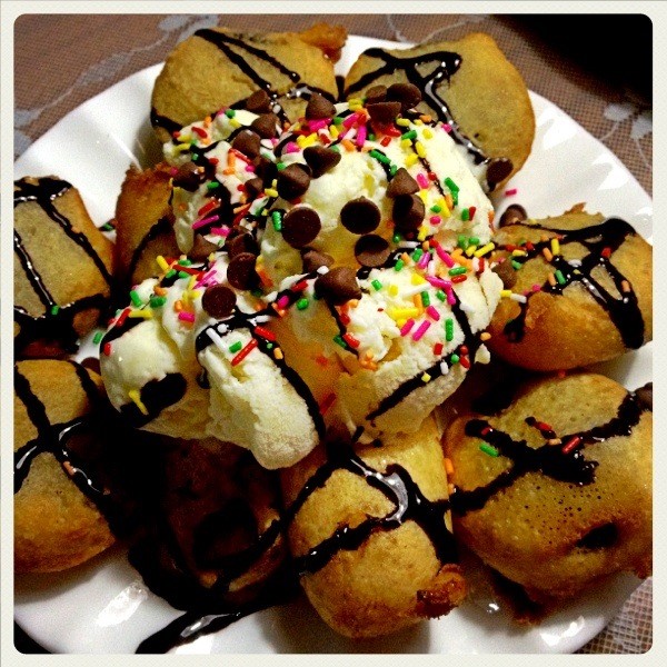 WickedBites's tweet photo. Would you like us to add this fried oreo&amp;twix w/ice cream combo on our menu? @Soderno http://t.co/4r2OCmUa