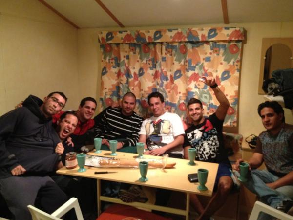 Ccsfusion's tweet photo. Reunión antes del torneo cuadrando los últimos detalles #DuroFusion http://t.co/YCFtS7kA