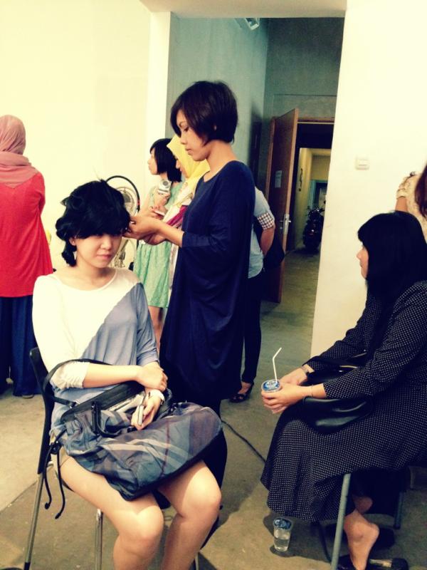 RT <a href="/ourvintagehouse/">H</a>: The preparation :D <a href="/SunsilkID/">Sunsilk Indonesia</a> #HairFashion