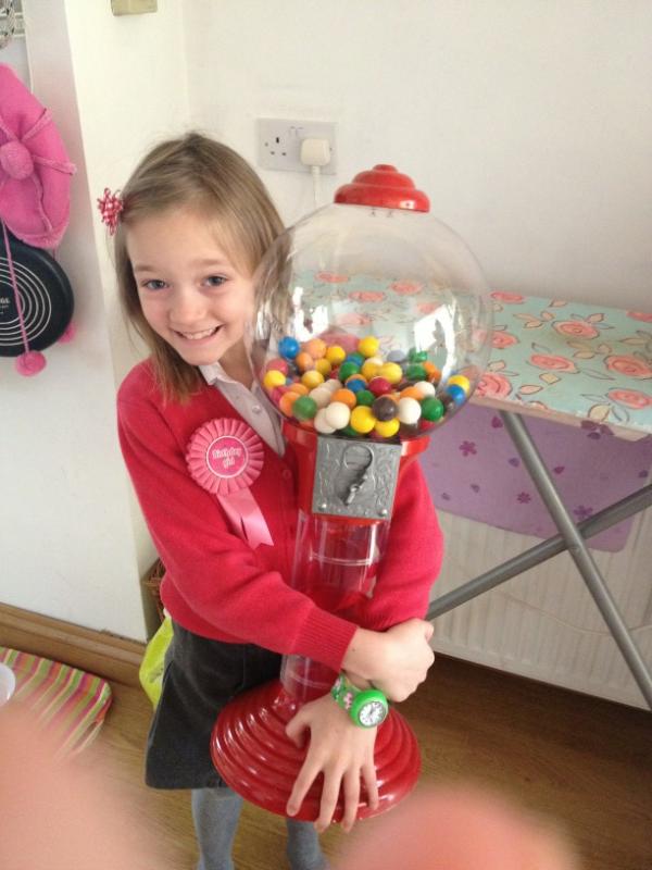 Louis sent Daisy & Phoebe an American bubble gum maker & lots of toys! #thankyoulou #wishyouwerehere @Louis_Tomlinson