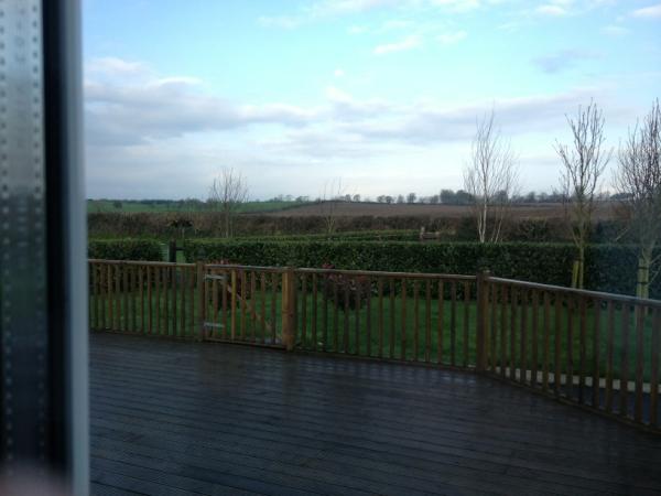 LadySomerset's tweet image. Kitchen window analysis, will it rain or should I put the washing out!? #domesticengineering #rememberitisirand