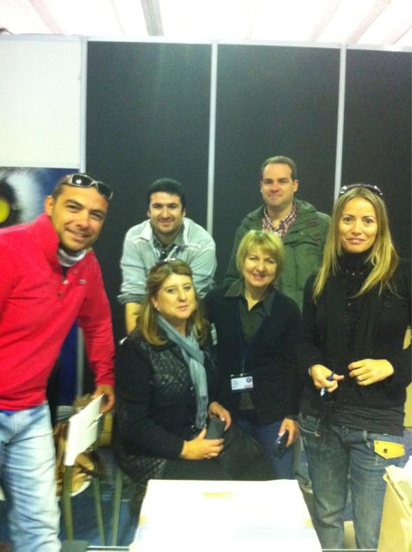 LaMeseguera's tweet photo. Todos trabajando http://t.co/wVbU6aOB