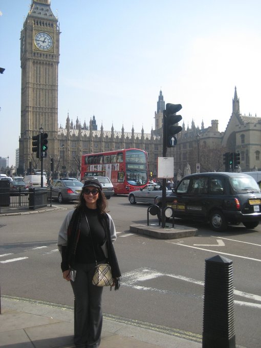 I just love riding the tube in London. LOL. http://t.co/vhh1RAyQ